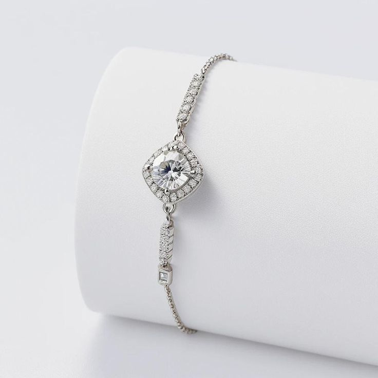 Minimal bracelets collection