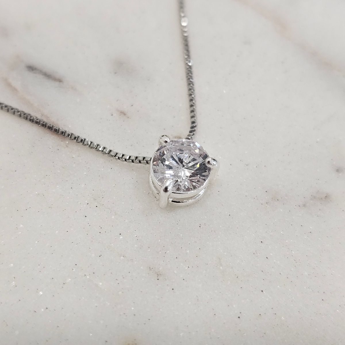 Minimal neckwear collection